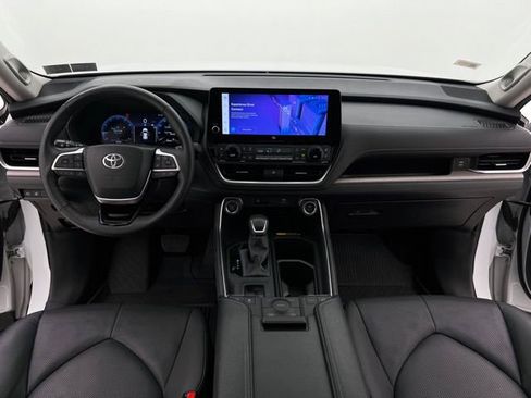 Used 2024 Toyota Grand Highlander AWD image 22