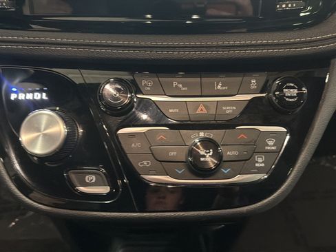 Used 2024 Chrysler Pacifica Limited FWD image 20