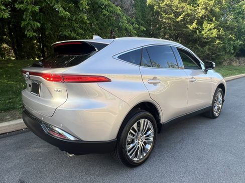 Used 2024 Toyota Venza XLE AWD/4WD image 36