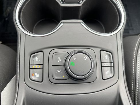 Used 2024 GMC Terrain SLT image 73