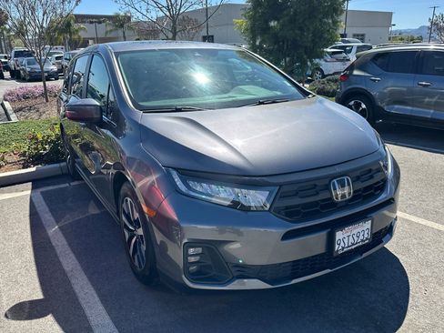 Used 2025 Honda Odyssey EX-L image 2