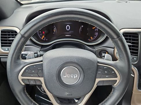 Used 2017 Jeep Grand Cherokee Limited w/ Luxury Group II AWD/4WD image 19