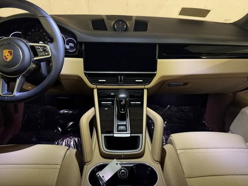 Used 2023 Porsche Cayenne image 29