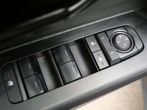 Used 2024 Toyota Tacoma SR5 AWD/4WD image 19