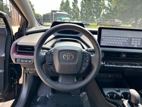Used 2025 Toyota Prius Plug-In Hybrid FWD image 17