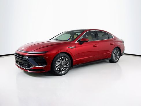 Used 2025 Hyundai Sonata Limited image 4