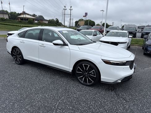 Certified 2025 Honda Accord Touring image 2