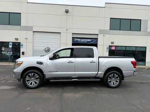 Used 2017 Nissan Titan SL image 7