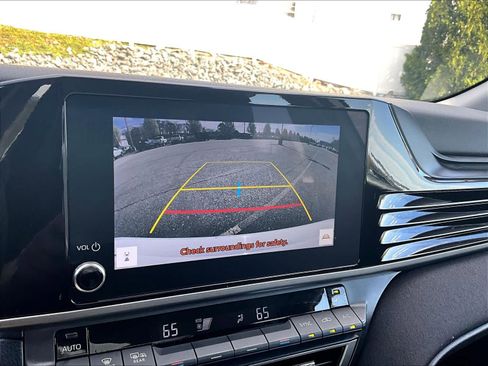 Used 2025 Toyota Camry LE image 19