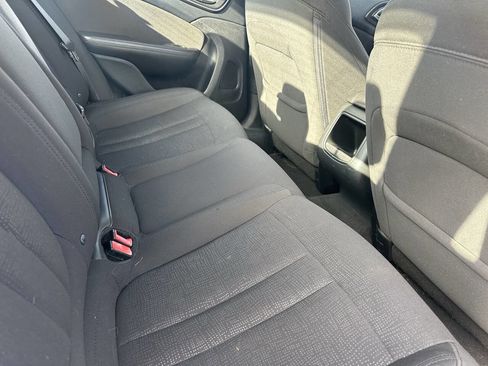 Used 2015 Chrysler 200 Limited w/ Convenience Group image 5