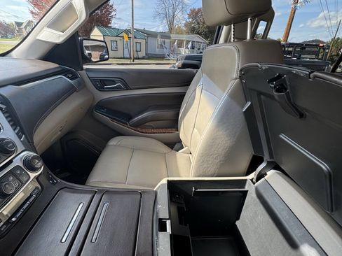 Used 2017 Chevrolet Suburban Premier image 4