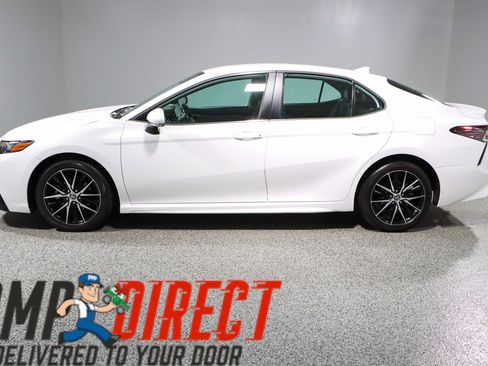 Used 2022 Toyota Camry SE FWD image 10