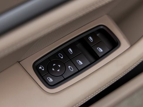 New 2025 Porsche Taycan 4S image 22