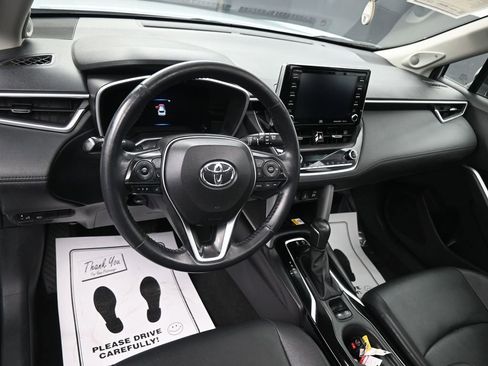 Used 2022 Toyota Corolla Cross XLE w/ Convenience Package image 25