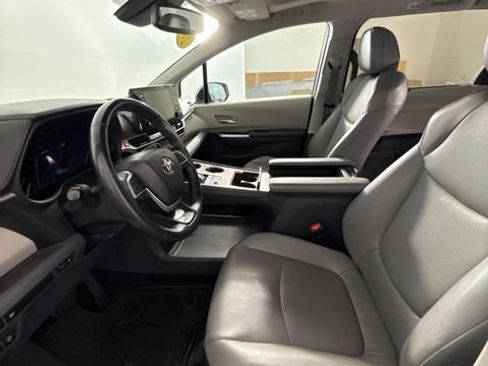 Used 2022 Toyota Sienna XLE FWD image 12