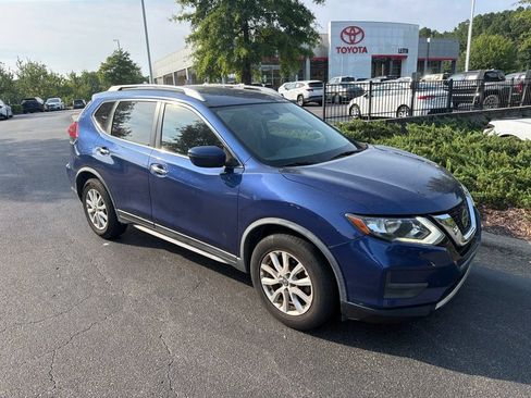 Used 2018 Nissan Rogue SV FWD image 2