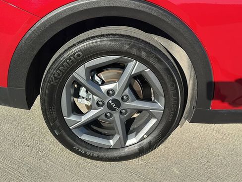 Used 2025 Kia K4 LXS image 16