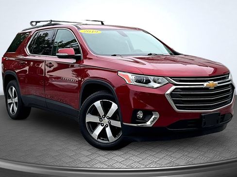 Used 2019 Chevrolet Traverse LT w/ LT Premium Package AWD/4WD image 2