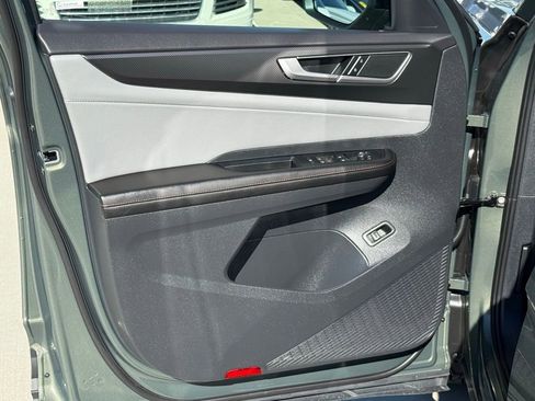 New 2026 Volkswagen Atlas Peak Edition image 11