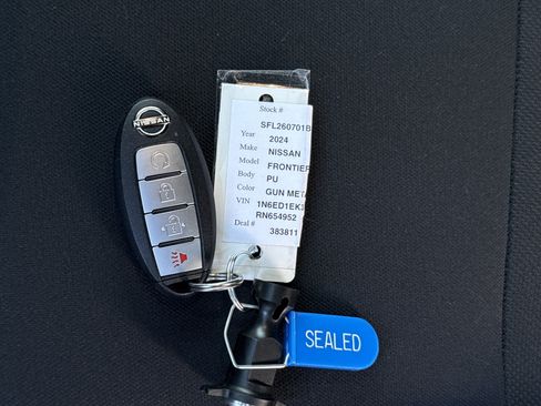 Used 2024 Nissan Frontier PRO-4X w/ Pro Convenience Package image 30