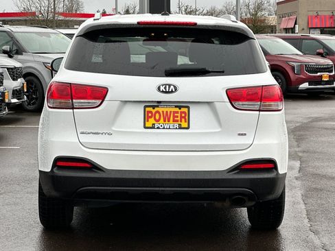Used 2017 Kia Sorento LX image 5
