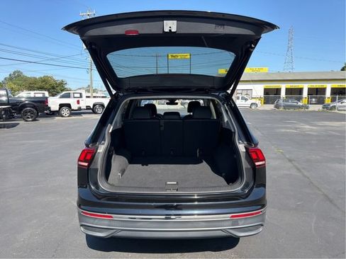Used 2022 Volkswagen Tiguan SE AWD/4WD image 15