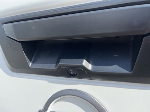 Used 2025 Nissan Frontier SV w/ SV Convenience Package image 4