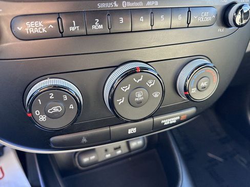 Used 2015 Kia Soul Base image 15