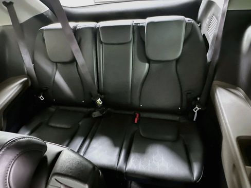 Used 2025 Kia Carnival FWD image 26