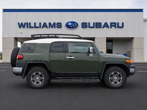 Used 2014 Toyota FJ Cruiser 4WD w/ Convenience Package image 9