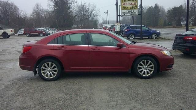 Used 2011 Chrysler 200 Touring FWD image 3
