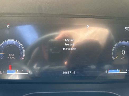 Certified 2023 Jeep Grand Cherokee Limited w/ Trailer Tow Prep Group (B) image 6