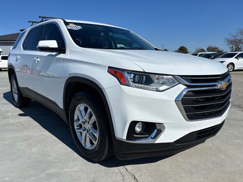 Used 2018 Chevrolet Traverse LT image 2