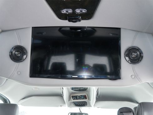 Used 2018 GMC Savana 2500 w/ Enhanced Convenience Package image 16