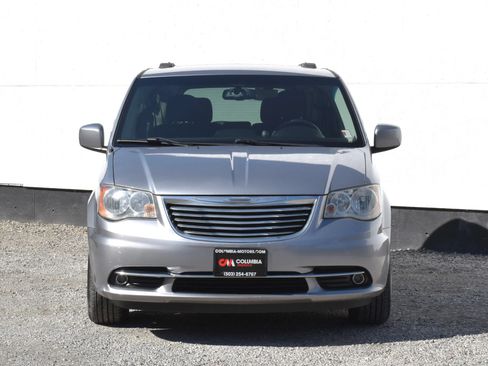 Used 2014 Chrysler Town & Country Touring FWD image 7