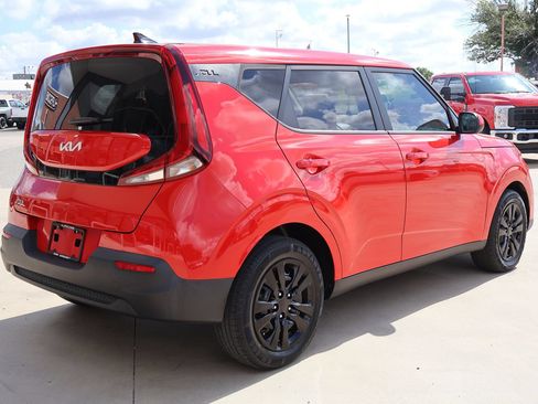 Used 2022 Kia Soul LX FWD image 6