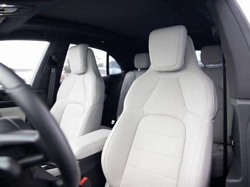 Certified 2025 Porsche Macan Electric image 5