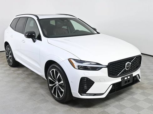 Used 2023 Volvo XC60 B5 Plus w/ Climate Package FWD image 26