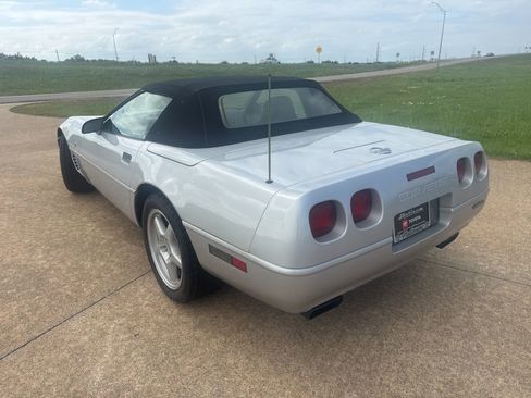 Used 1996 Chevrolet Corvette Convertible RWD image 3