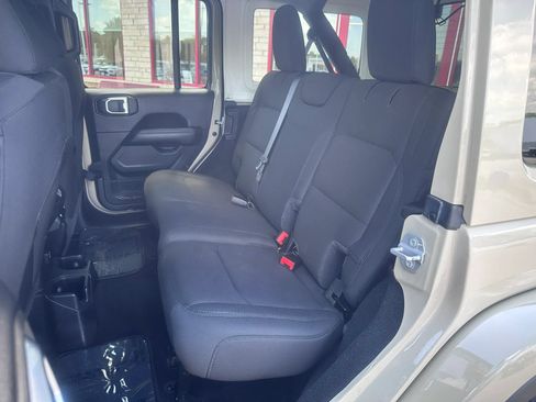 Used 2022 Jeep Wrangler Unlimited Sahara w/ Cold Weather Group AWD/4WD image 11