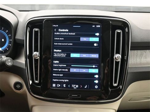 Used 2023 Volvo XC40 B5 Plus w/ Protection Package Premier image 17
