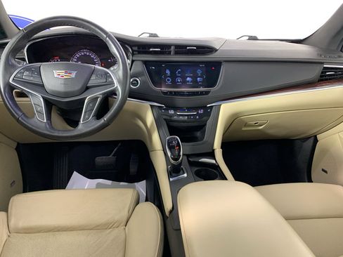 Used 2017 Cadillac XT5 Luxury FWD image 34