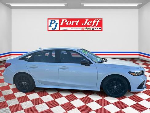 Used 2022 Honda Civic Sport image 3