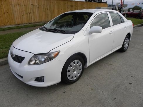 Used 2010 Toyota Corolla LE FWD image 1