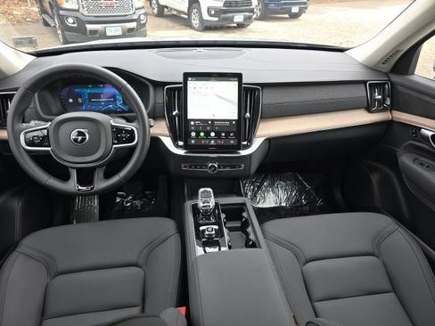 Certified 2025 Volvo XC90 B5 Plus AWD/4WD image 25