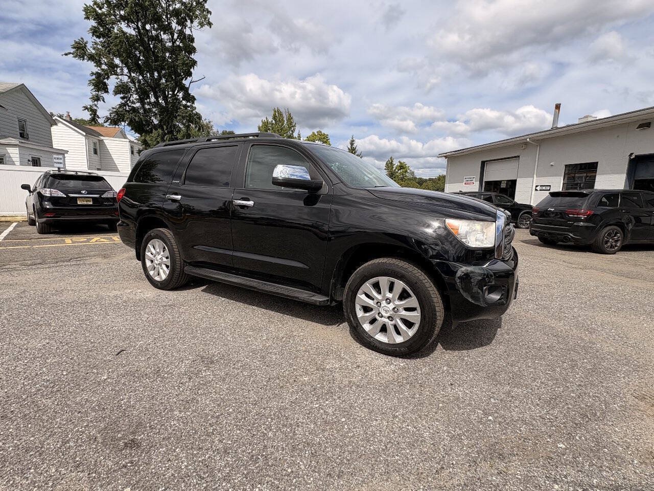 Used 2011 Toyota Sequoia Platinum AWD/4WD image 5