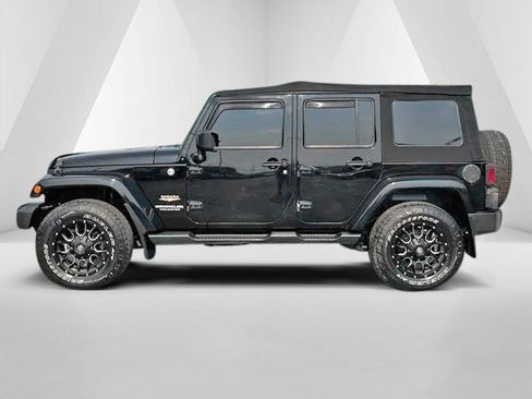Used 2015 Jeep Wrangler Unlimited Sahara w/ Connectivity Group AWD/4WD image 4