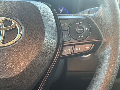 Used 2020 Toyota Corolla LE image 18