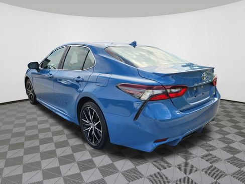 Used 2024 Toyota Camry SE FWD image 3