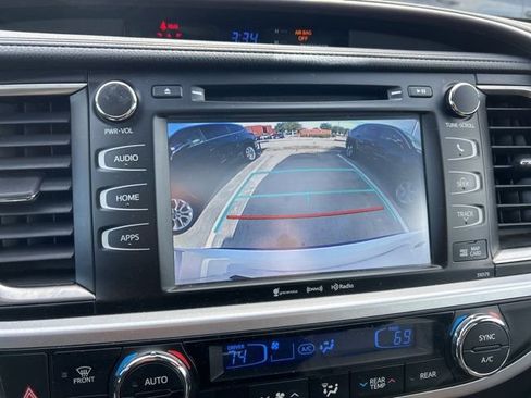 Used 2017 Toyota Highlander XLE image 17